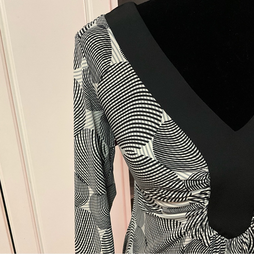 EUC Maggie London Geometric Dress - Picture 3 of 6